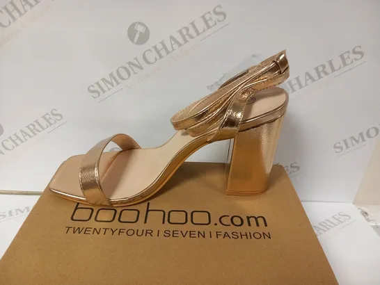 BOXED BOOHOO WIDE FIT TWO PART BLOCK HEELS SIZE 6