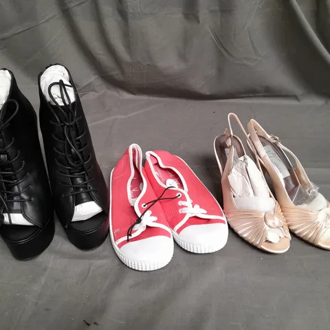 APPROXIMATELY 15 PAIRS OF LADIES SHOES. ASSORTED SIZES, COLOURS AND STYLES