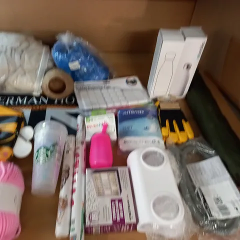 LARGE QUANTITY OF ASSORTED HOUSEHOLD ITEMS TO INCLUDE PROTECTION PADS, BEE THEMED PENCIL CASE, WATCH BOX AND THERMAL BOTTLES