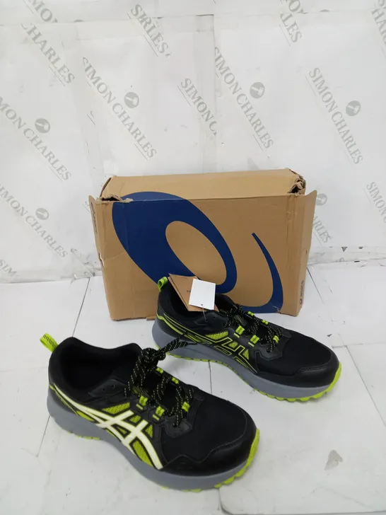 BOXED PAIR OF OASICS TRAIL SCOUT 3 UK 8 1/2 