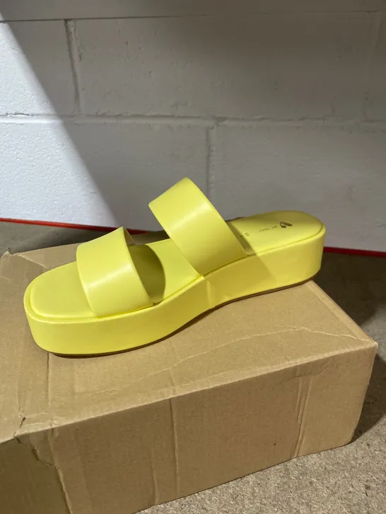 BOXED PAIR OF VERY YELLOW OPEN TOP SHOES SIZE 6