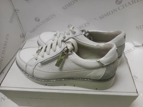 BOXED MODA WHITE TRAINER SHOE - SIZE 5