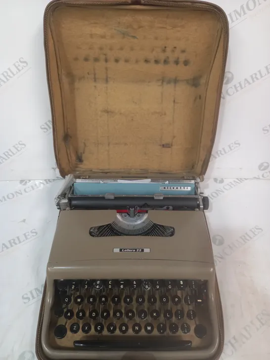 OLIVETTI LETTERA 22 TYPEWRITER