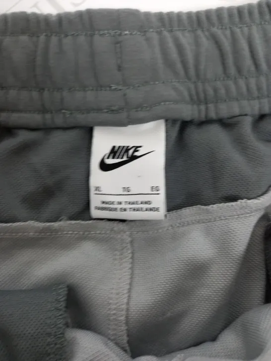 NIKE GREY JOGGING BOTTOMS - X LARGE 