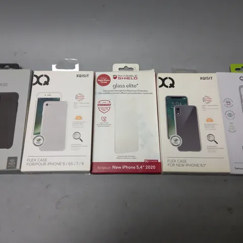 BOX OF APPROX 25 ASSORTED PHONE ITEMS TO INCLUDE - XQ SILICONE CASE - QDOS HYDRID CASE - INVISIBLE SHIELD GLASS ELITE ETC