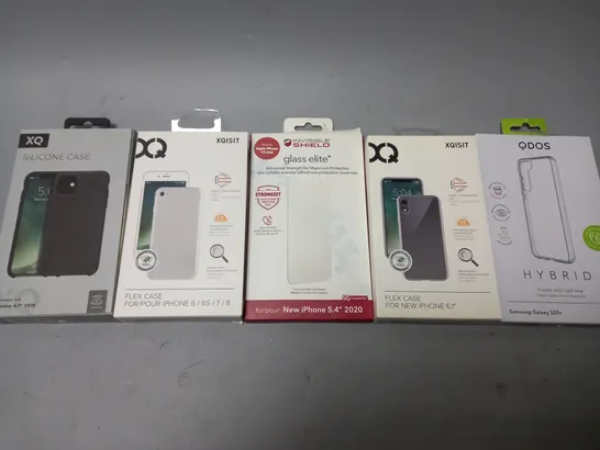 BOX OF APPROX 25 ASSORTED PHONE ITEMS TO INCLUDE - XQ SILICONE CASE - QDOS HYDRID CASE - INVISIBLE SHIELD GLASS ELITE ETC