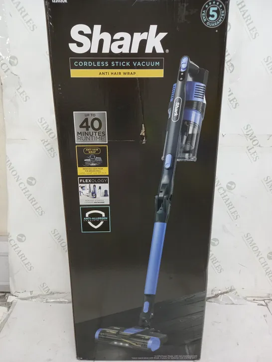 BOXED SHARK ANTI HAIR WRAP CORDLESS VACUUM CLEANER IZ202UK