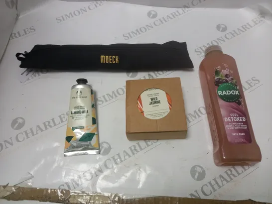 BOX OF APPROXIMATELY 20 COSMETIC AND HOUSEHOLD PRODUCTS TO INCLUDE BODY SHOP, RADOX, MOECK, ETC