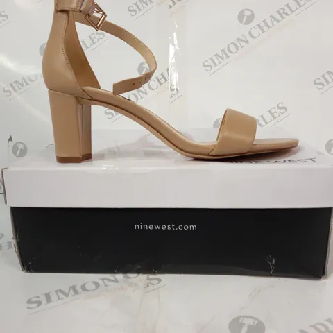 BOXED PAIR OF NINE WEST OPEN TOE HEELS IN NATURAL COLOUR SIZE 8.5M