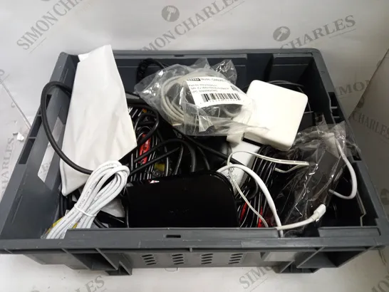 LOT OF ASSORTED POWER CABLES AND ELECTRICALS TO INCLUDE MULTIPORT ADAPTERS, USB-C POWER ADAPTERS, USB-C MOBILE DOCKS, ETC