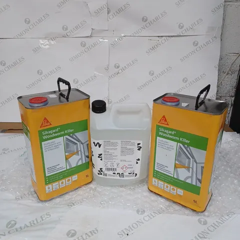 LOT OF 3 ITEMS TO INCLUDE SIKAGARD WOODWORM KILLER - 5L,  MINIML ECO-FRIENDLY WHITE VINEGAR - 5L, SIKAGARD WOODWORM KILLER - 5L