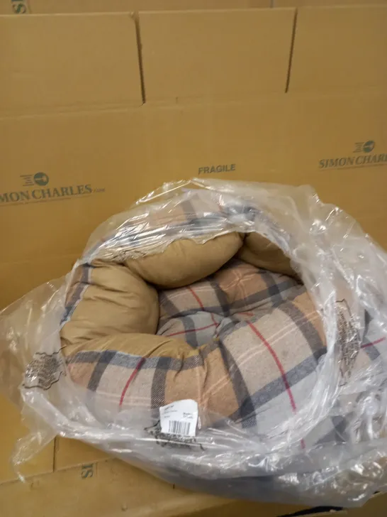BARBOUR 30IN LUXURY DOG BED RRP £79.99
