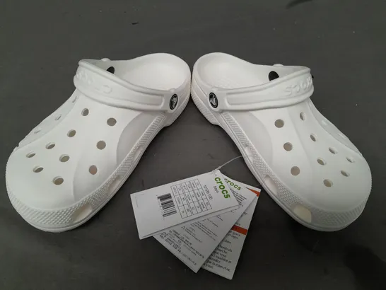 PAIR OF CROCS BAYA CLOGS IN WHITE UK SIZE M3/W4