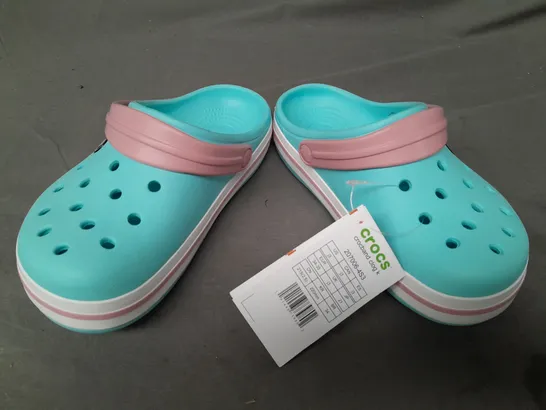 PAIR OF CROCS CROCBAND KIDS CLOGS IN BLUE/PINK UK SIZE J3