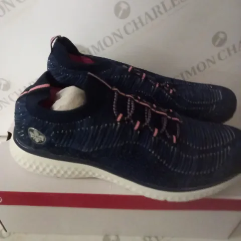 RIEKER SPORTY NAVY TRAINER SIZE 6.5