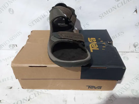 BOXED PAIR OF TEVA SANDALS IN BROWN UK SIZE 8