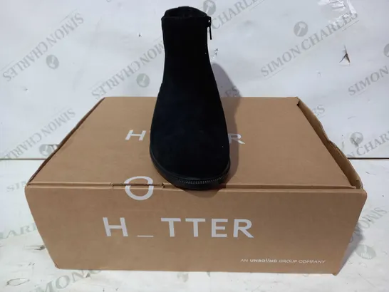 BOXED PAIR OF HOTTER TENBY SIDE ZIP ANKLE BOOTS IN BLACK UK SIZE 6