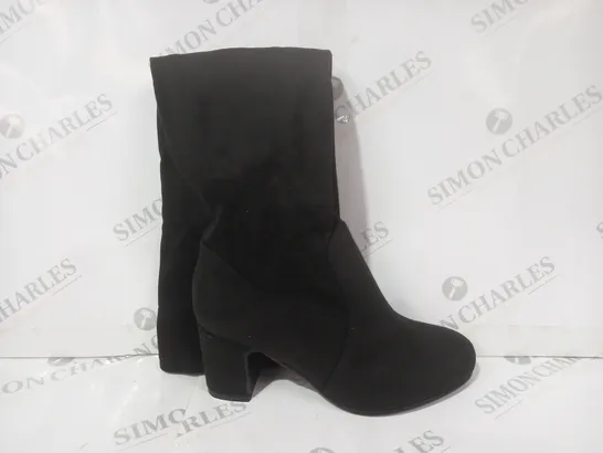 BOXED PAIR OF DESIGNER WIDE FIT BLOCK HEEL KNEE HIGH BOOTS IN BLACK SIZE 8