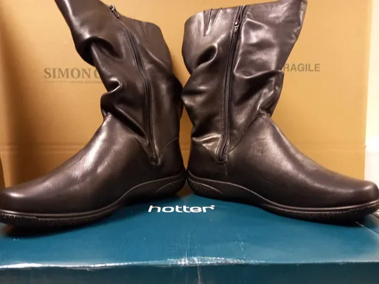 BOXED PAIR OF HOTTER BLACK BOOTS - SIZE 6.5