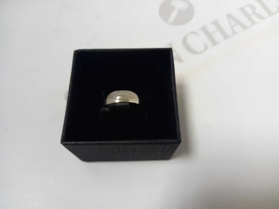 9 CARAT WHITE GOLD D SHAPE WEDDING BAND RRP £199