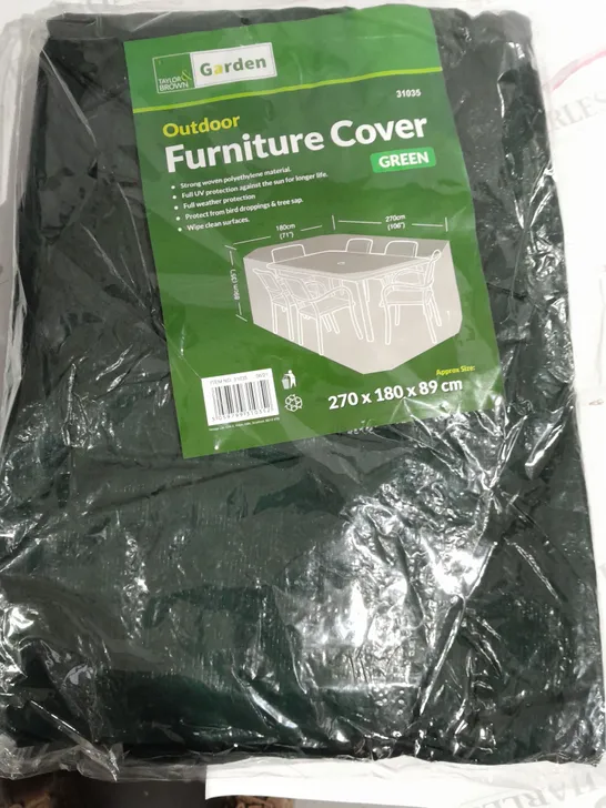 OUTDOOR FURNITURE COVER IN GREEN 