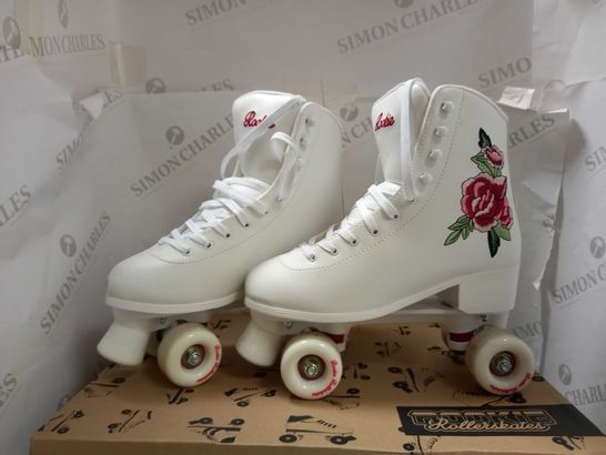 BOXED ROOKIE ROLLERSKATES - ROSA WHITE WITH ROSE DETAIL SIZE UK 7