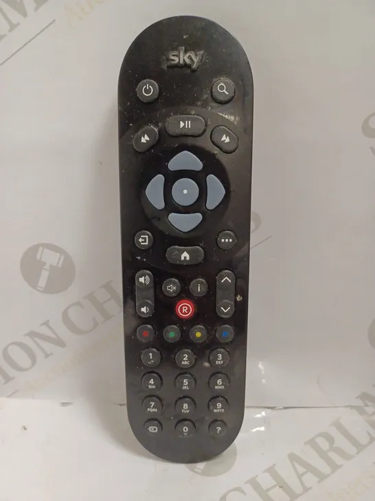 4 ASSORTED TV REMOTES TO INCLUDE; SKY Q REMOTE - BLACK