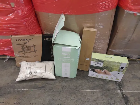 PALLET OF ASSORTED ITEMS INCLUDING: TV ARM MOUNT, MEMORY FOAM MATTRESS TOPPER, ELECTRIC BLANKET, FLOOR MOP, MENS JUMPER