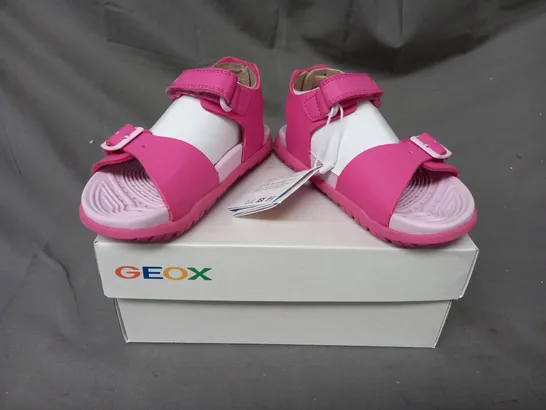 BOXED PAIR OF GEOX KIDS OPEN TOE SANDALS IN PINK UK SIZE 10