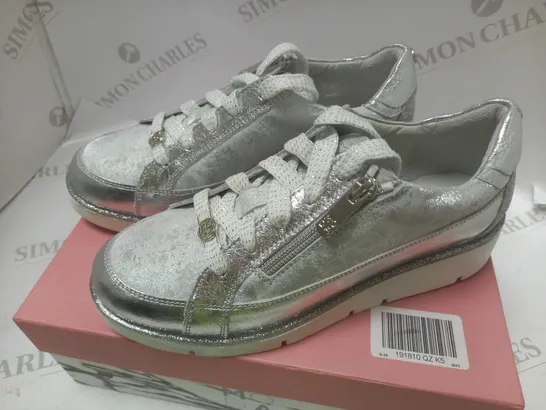 BOXED GENE SILVER LEATHER WEDGE TRAINER - SIZE 38