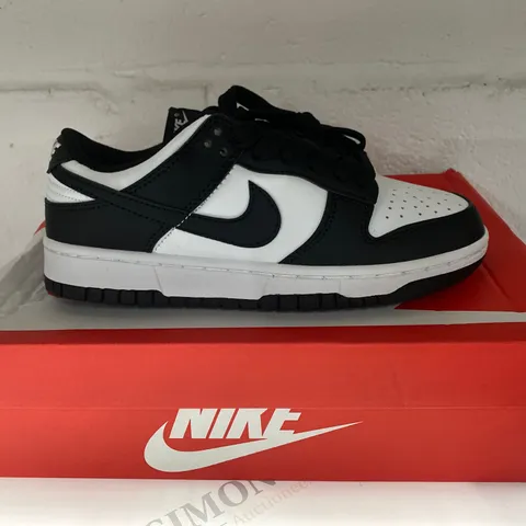 BOXED PAIR OF NIKE DUNK LOW BLACK/WHITE TRAINERS SIZE 3