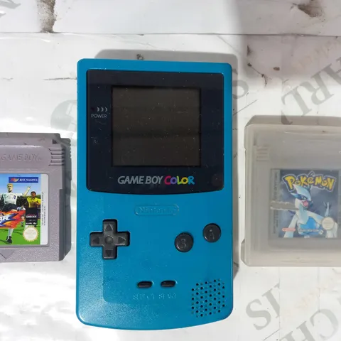 NINTENDO GAME BOY COLOR W. POKÉMON SILVER & SUPERSTAR SOCCOR GAMES