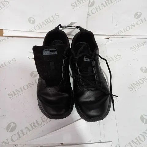 SKECHERS LITE-WEIGHT TRAINER BLACK - SIZE UK 5.5