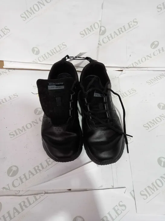 SKECHERS LITE-WEIGHT TRAINER BLACK - SIZE UK 5.5