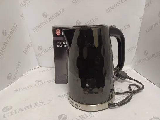 BOXED RUSSELL HOBBS HONEYCOMB KETTLE IN BLACK - MODEL 26051