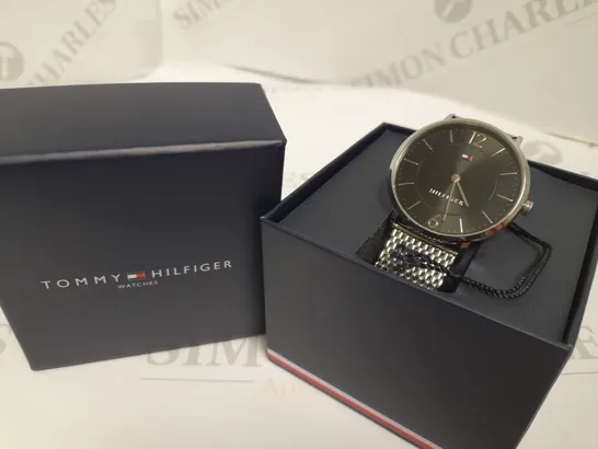 TOMMY HILFIGER MEN'S STAINLESS STEEL WATCH WITH MESH STRAP DETAIL