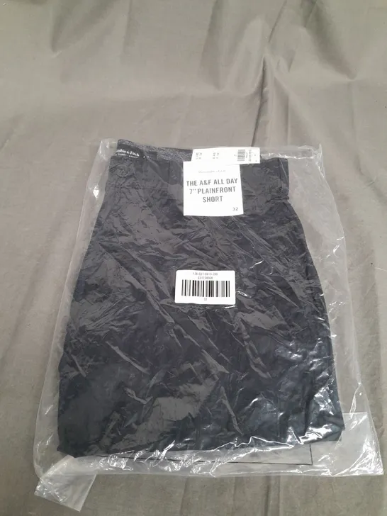 SEALED ABERCROMBIE & FITCH 7 PLAINFRONT SHORTS IN NAVY - SIZE 32