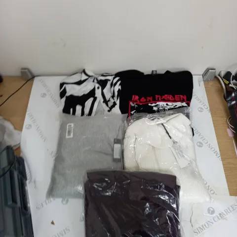 BOX OF APPROXIMATELY 20 CLOTHING ITEMS TO INCLUDE SWEATERS, TOPS, PANTS ETC 