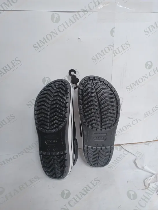 CROCS RELAXED FIT IN BLACK & WHITE - UK 7/8