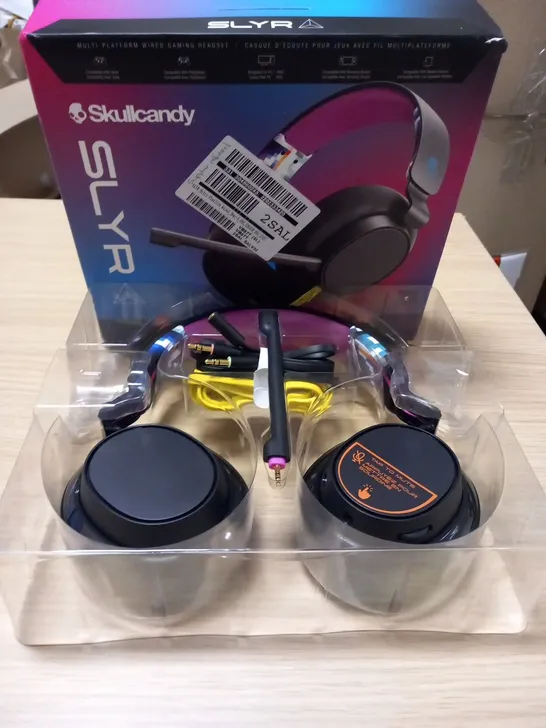 BOXED SKULLCANDY SLYR MULTI PLATFORM WIRED OVER EAR HEADPHONES