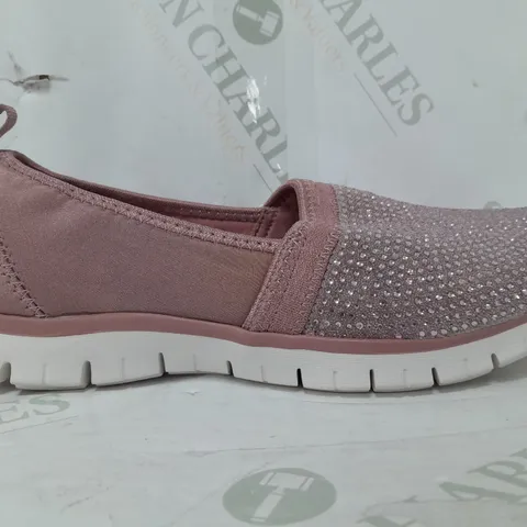 PAIR OF SKECHERS RELAXED FIT AIR COOLED SLIP-ON SHOES IN PINK W. JEWEL EFFECT SIZE 5