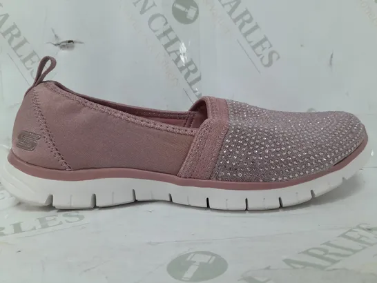 PAIR OF SKECHERS RELAXED FIT AIR COOLED SLIP-ON SHOES IN PINK W. JEWEL EFFECT SIZE 5