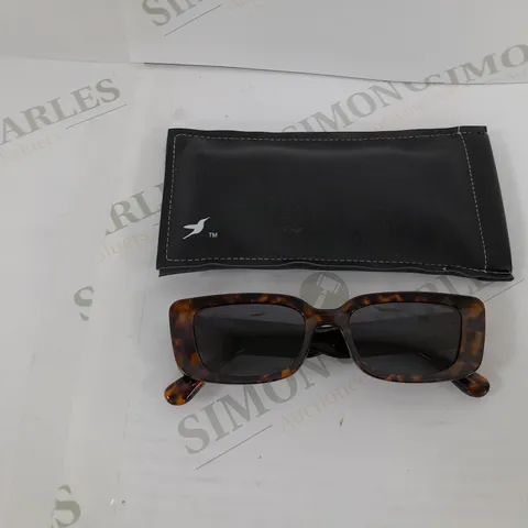 BOXED SQUARE SUNGLASSES IN TORTOISE SHELL