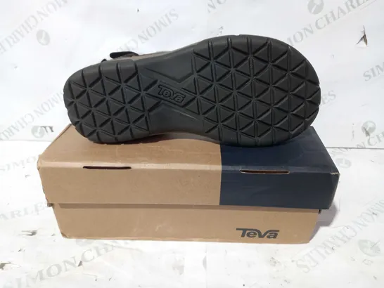 BOXED PAIR OF TEVA SANDALS IN BROWN UK SIZE 8