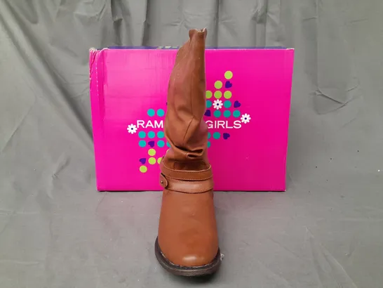 BOXED PAIR OF RAMPAGE GIRLS KAREN BOOTS IN TAN SIZE 4M