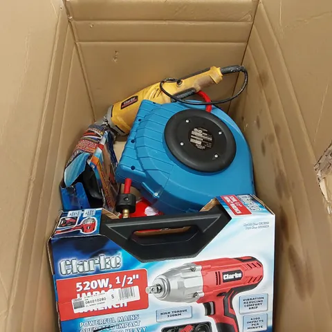 BOX OF ASSORTED CLARKE TOOLS TO INCLUDE: 115MM ANGLE GRINDER, RETRACTABLE HOLE, 520W ½" WRENCH ECT