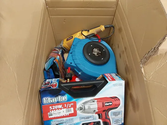 BOX OF ASSORTED CLARKE TOOLS TO INCLUDE: 115MM ANGLE GRINDER, RETRACTABLE HOLE, 520W ½" WRENCH ECT