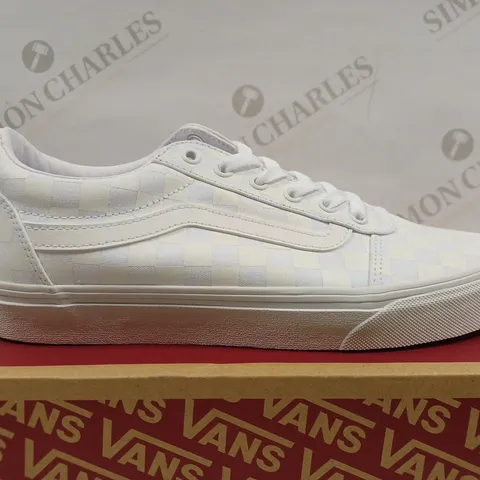 BOXED PAIR OF VANS WARD TRAIN CHECKERED WHITE TRAINERS - SIZE 8 