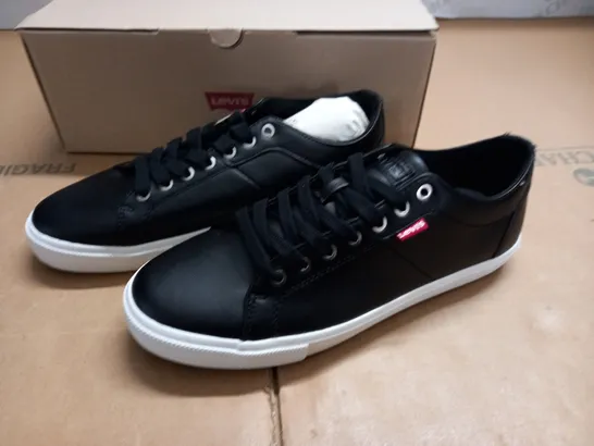 BOXED BRAND NEW LEVIS WOODWARD TRAINERS IN BLACK - UK 8