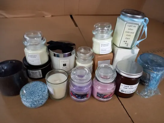 LOT OF ASSORTED FRAGRANCED CANDLES 